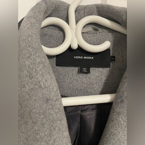 Vero Moda winter dress jacket! Warm, adorable and only very gently used - Picture 2 of 6